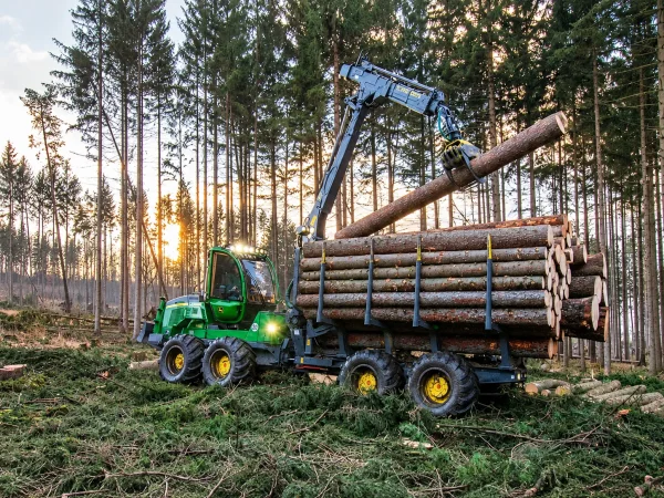 Форвардер John Deere 1210G — фото 3