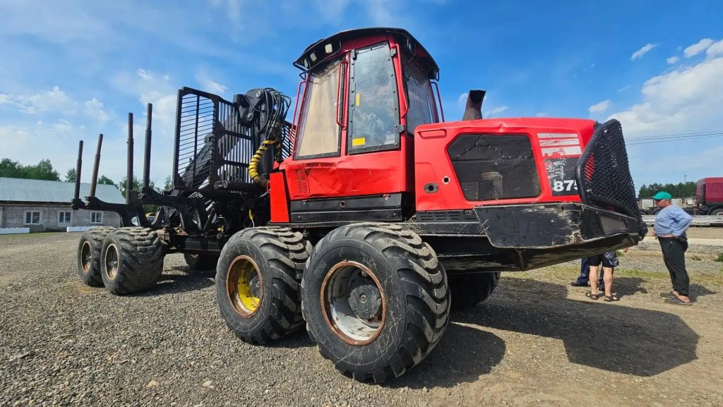 Форвардер Komatsu 875 2017 года перед отправкой из Пермского края в Свердловскую область — фото 4